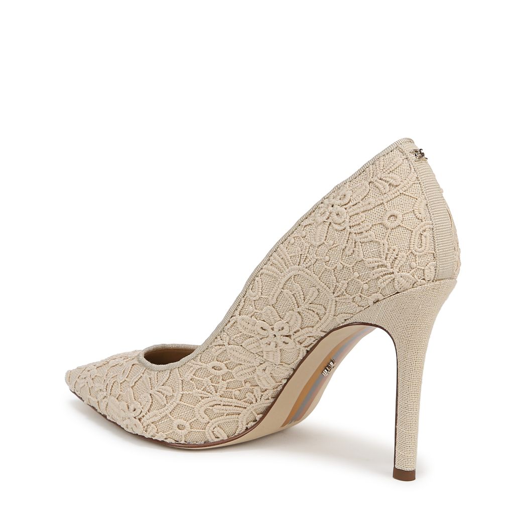 حذاء هازل بكعب عالي ومقدمة مدببة